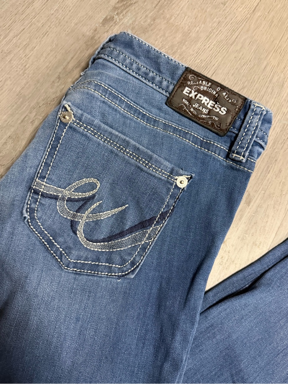 •EXPRESS• LOW RISE LEGGING JEANS - Picture 7 of 7
